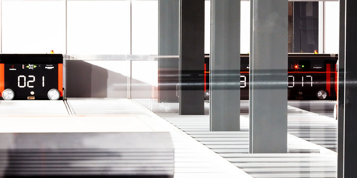 AutoStore robots moving around grid