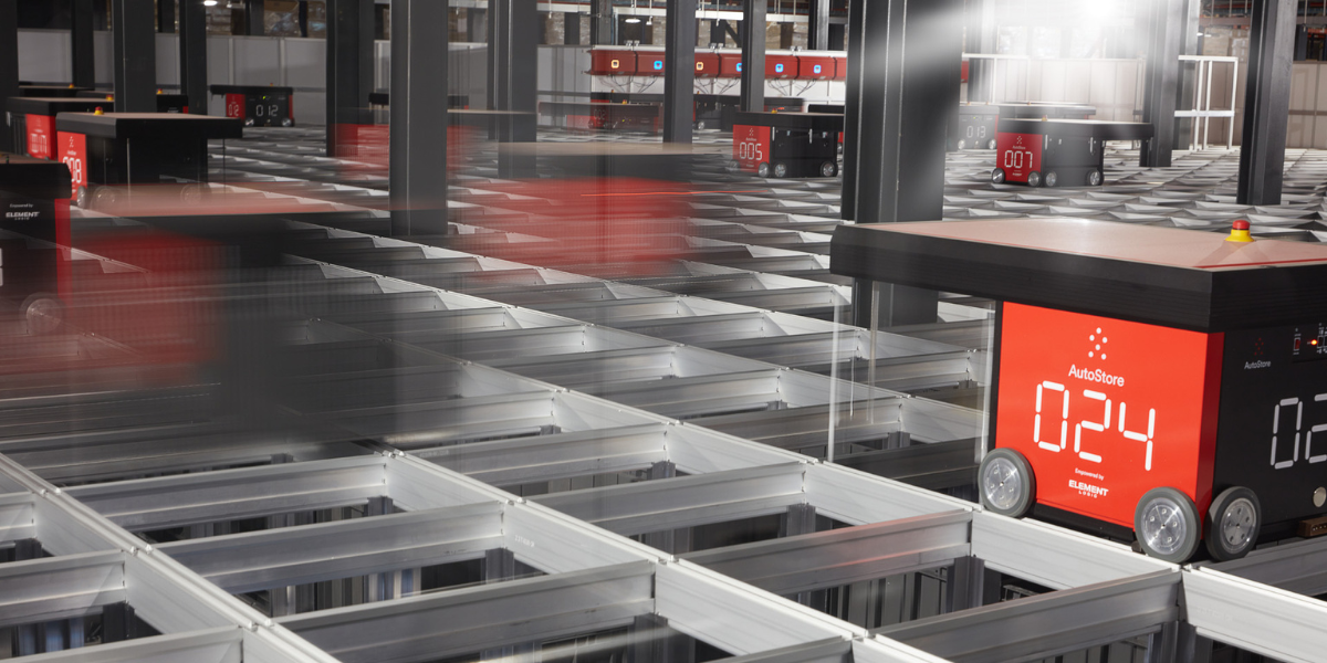 Autostore with moving robots
