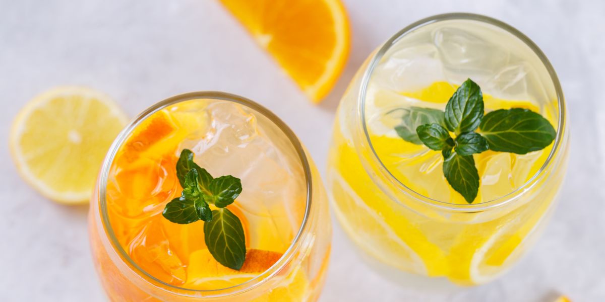 non alcoholic drinks with mint in glasses